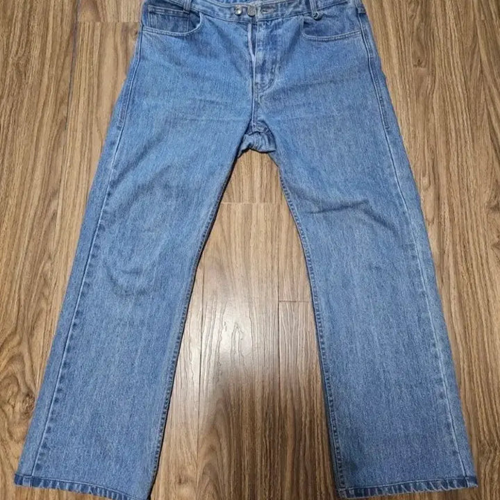 [BUNJANG] Wooyoungmi Wide Fit Light Wash Denim Jeans / 우영미  청바지