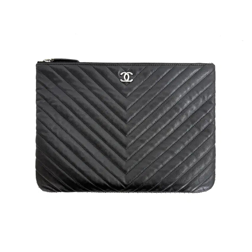 [BUNJANG] Chanel Chevron Studded Clutch Black New Medium / [뉴 미듐] 샤넬 쉐브론 스터드 클러치 블랙 (26) 2MAZVP2Q