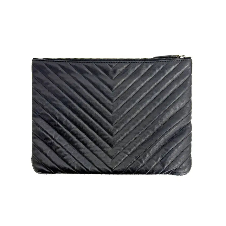 [BUNJANG] Chanel Chevron Studded Clutch Black New Medium / [뉴 미듐] 샤넬 쉐브론 스터드 클러치 블랙 (26) 2MAZVP2Q