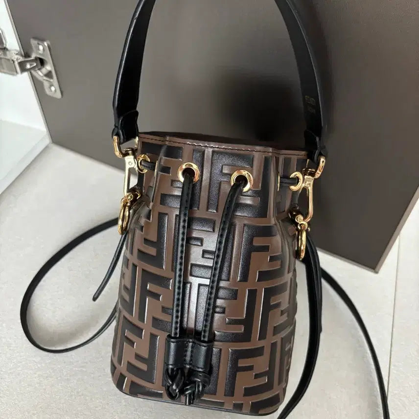 [BUNJANG] Fendi Montreaux Bucket Bag Brown / 펜디 몬트레조 버킷백 브라운