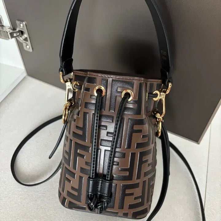 [BUNJANG] Fendi Montreaux Bucket Bag Brown / 펜디 몬트레조 버킷백 브라운