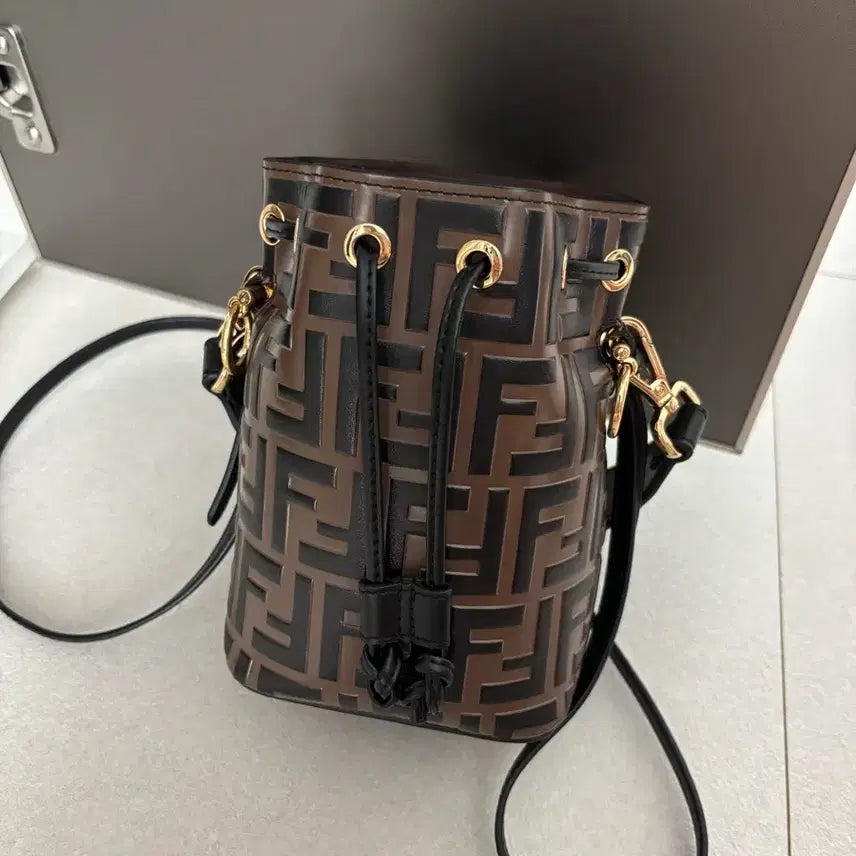 [BUNJANG] Fendi Montreaux Bucket Bag Brown / 펜디 몬트레조 버킷백 브라운