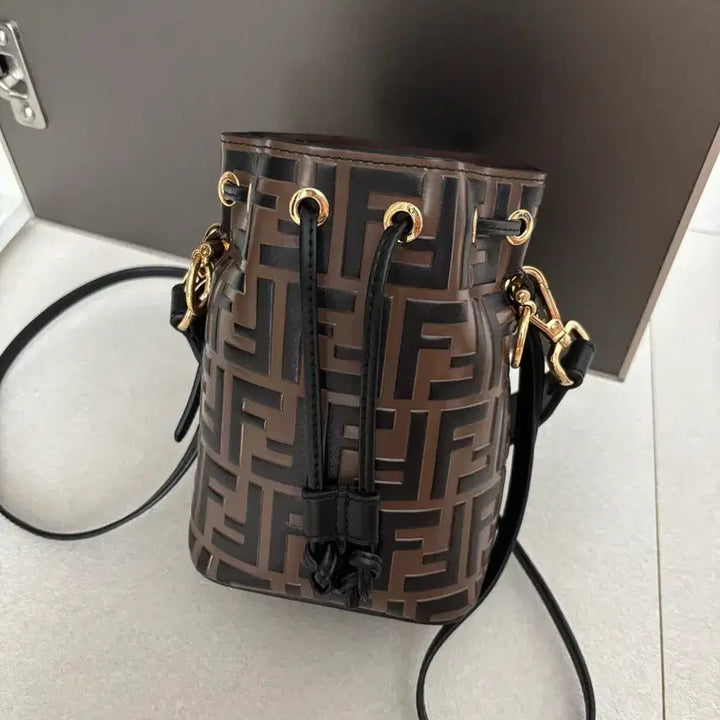 [BUNJANG] Fendi Montreaux Bucket Bag Brown / 펜디 몬트레조 버킷백 브라운