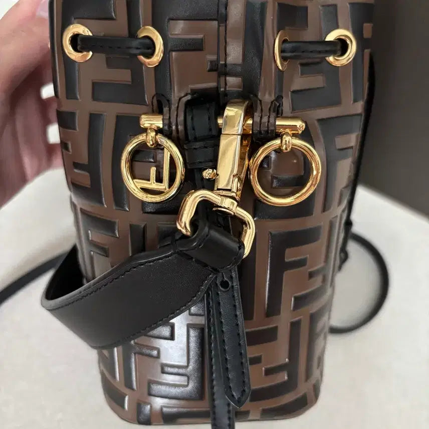 [BUNJANG] Fendi Montreaux Bucket Bag Brown / 펜디 몬트레조 버킷백 브라운