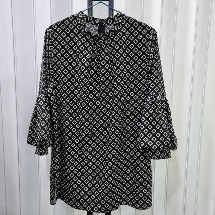 [BUNJANG] Patterned Blouse Shirt - Black / 패턴 블라우스 셔츠 블랙