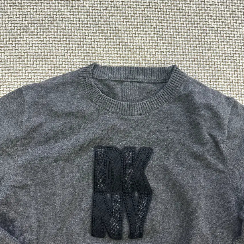 [BUNJANG] DKNY Big Logo Colorblock Knit Sweater / 실측확인 디케이엔와이 빅로고 소매배색 니트 0511D