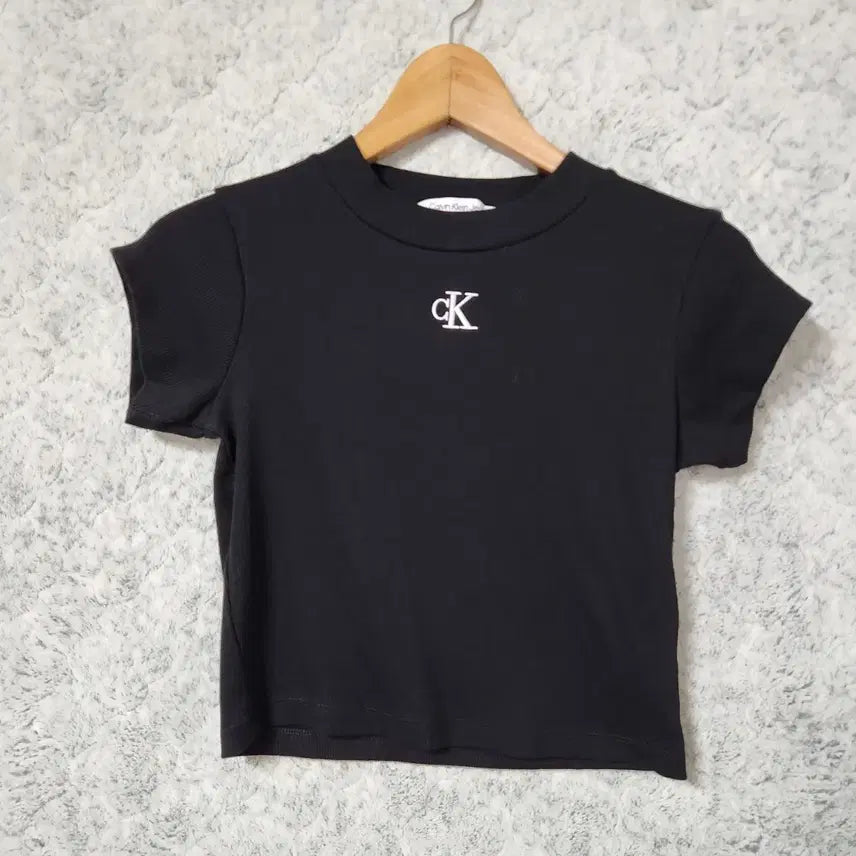[BUNJANG] Calvin Klein Cropped Short Sleeve T-Shirt Size S / 699A [S] 캘빈클라인 크롭 반팔 티셔츠