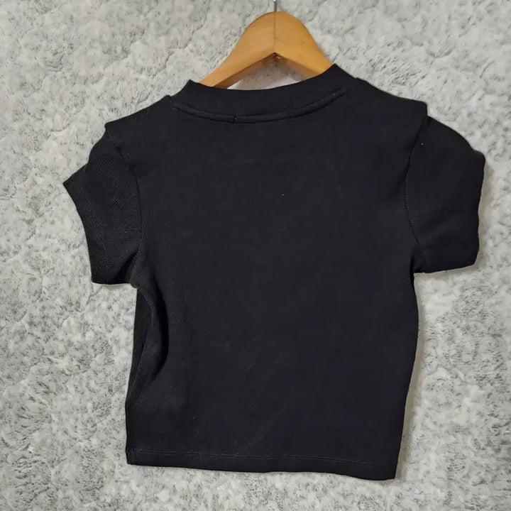 [BUNJANG] Calvin Klein Cropped Short Sleeve T-Shirt Size S / 699A [S] 캘빈클라인 크롭 반팔 티셔츠