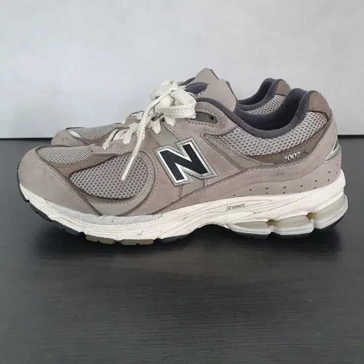 [BUNJANG] New Balance 2002R Woodland Black Sneakers / 뉴발란스 2002R 우드랜드 블랙 (265)