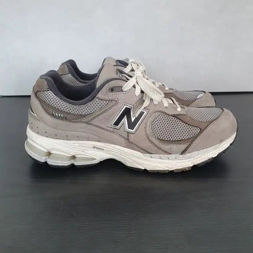 [BUNJANG] New Balance 2002R Woodland Black Sneakers / 뉴발란스 2002R 우드랜드 블랙 (265)