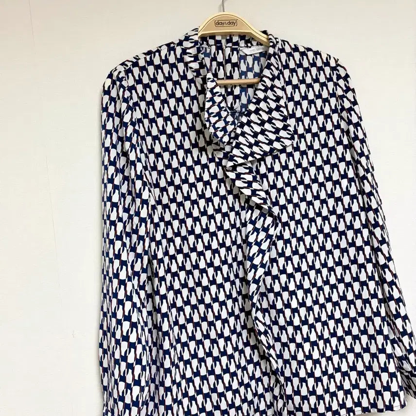 [BUNJANG] ME:SENSE Patterned Frill Blouse / ME:SENSE 패턴 프릴 블라우스