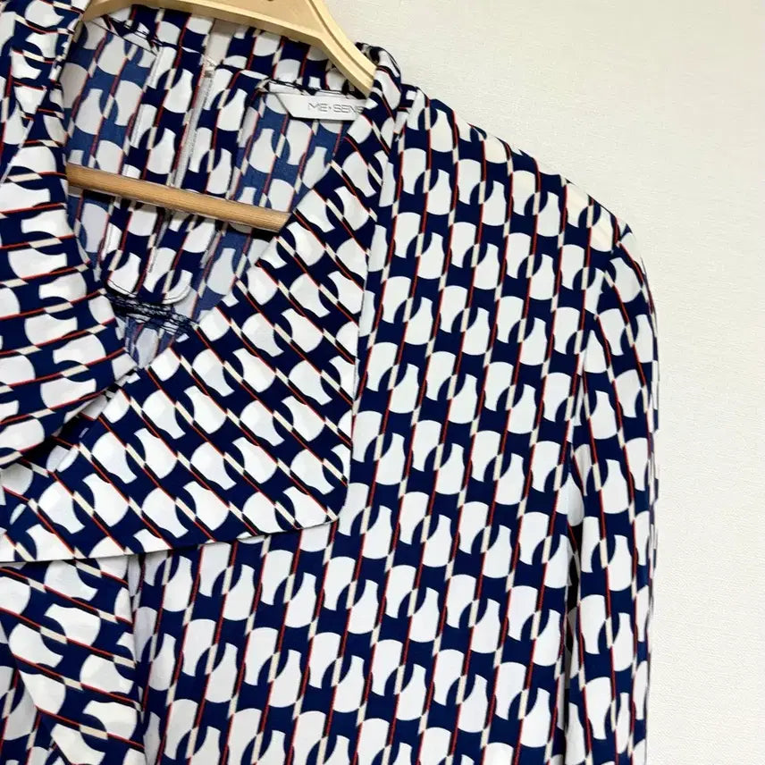 [BUNJANG] ME:SENSE Patterned Frill Blouse / ME:SENSE 패턴 프릴 블라우스