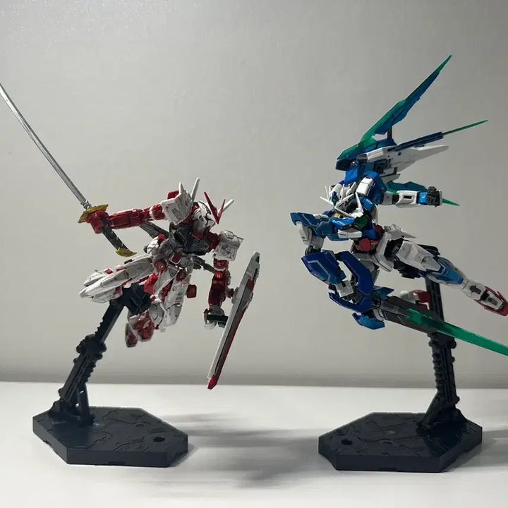 [BUNJANG] Bandai RG 00 Qan[T] &amp; Astray Red Frame Metallic Coated Model Kit Set with Stand / RG 퀀터, 아스트레이 메탈릭 도색작 판매(스탠드 포함)