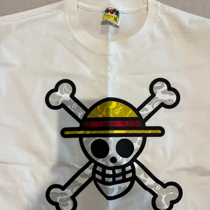 [SOLD OUT] 베이프 x 원피스 한정판 반팔티셔츠