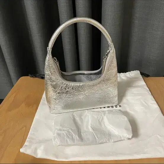 [BUNJANG] Magishwood Mini Hobo Bag Silver / 마지셔우드 미니 호보백 실버 (정가 249,000원) (HOBO MINI