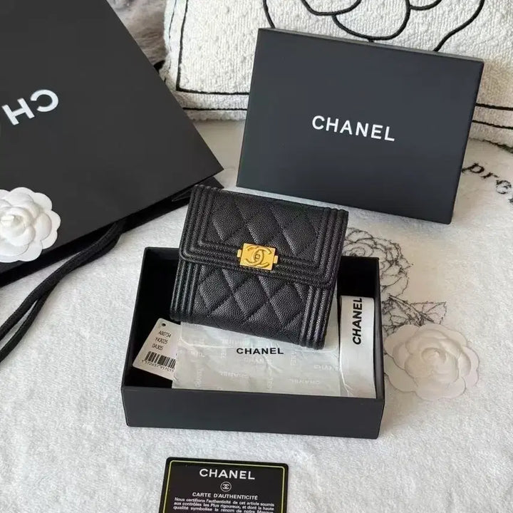 [BUNJANG] Chanel Caviar Skin Matelassé Boy Line Bi-fold Wallet / 샤넬 지갑입니다