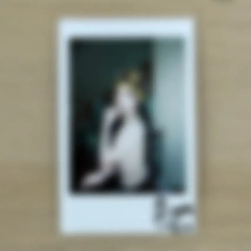 [BUNJANG] tripleS Jiyeon Signed Polaroid / 트리플에스 지연 싸인 폴라로이드 triples jiyeon sign