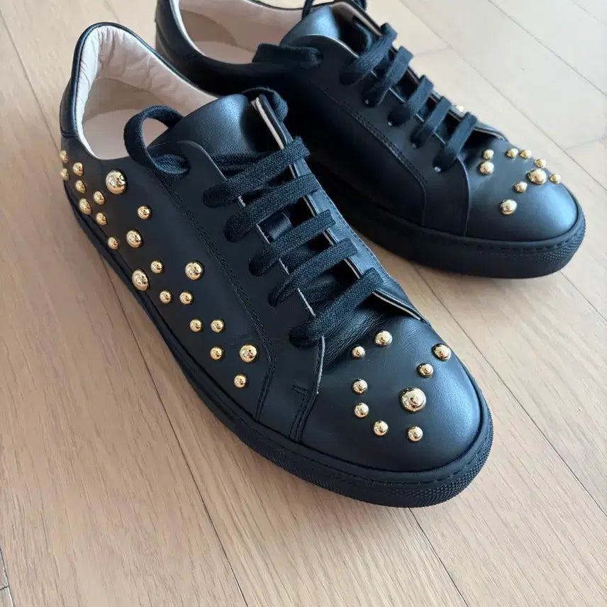 [BUNJANG] Escada Studded Black Sneakers / 에스까다 스터드 장식 블랙 스니커즈