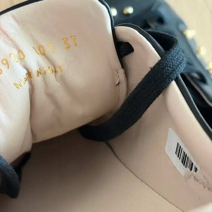 [BUNJANG] Escada Studded Black Sneakers / 에스까다 스터드 장식 블랙 스니커즈