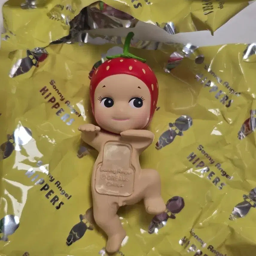 [BUNJANG] Sonny Angel Hyper Fruit Series Strawberry x IVE Rei Phone Charm / 소니엔젤 히퍼 과일 시리즈 딸기 새상품 아이브 레이 휴대폰