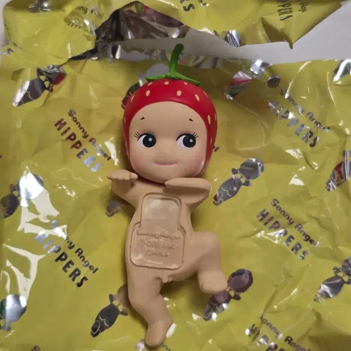 [BUNJANG] Sonny Angel Hyper Fruit Series Strawberry x IVE Rei Phone Charm / 소니엔젤 히퍼 과일 시리즈 딸기 새상품 아이브 레이 휴대폰