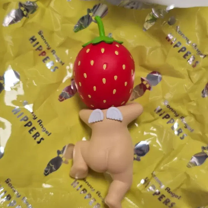 [BUNJANG] Sonny Angel Hyper Fruit Series Strawberry x IVE Rei Phone Charm / 소니엔젤 히퍼 과일 시리즈 딸기 새상품 아이브 레이 휴대폰