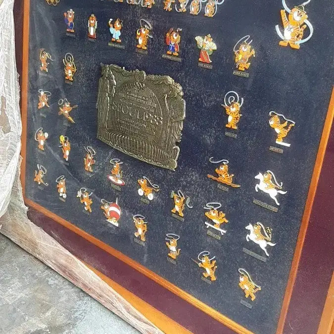 [BUNJANG] 1988 Seoul Olympics Hodori Badge Frame with Commemorative Medal / 호돌이 뱃지 액자