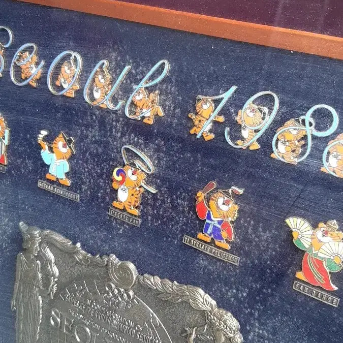 [BUNJANG] 1988 Seoul Olympics Hodori Badge Frame with Commemorative Medal / 호돌이 뱃지 액자