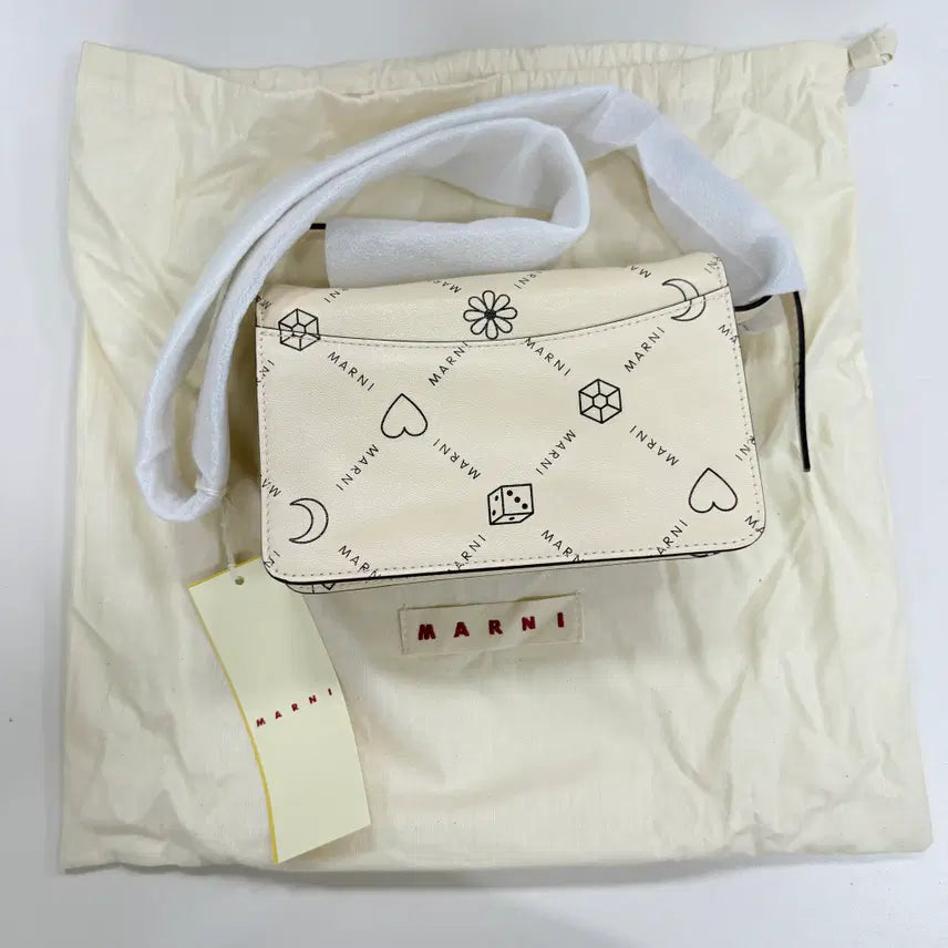 [SOLD OUT] 정품  새 상품 (미사용) 정품 MARNI 마르니 미니 트렁크백 크로스백