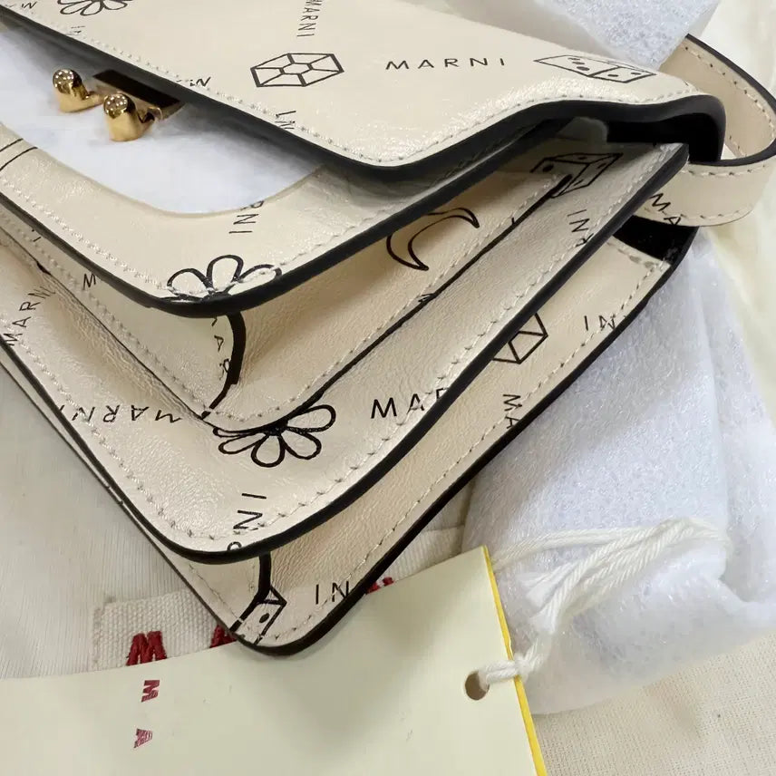[SOLD OUT] 정품  새 상품 (미사용) 정품 MARNI 마르니 미니 트렁크백 크로스백
