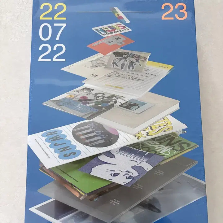 [BUNJANG] NewJeans 22-23 Yearbook Sealed / 뉴진스 이어북 미개봉