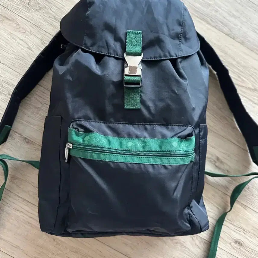 [BUNJANG] Lesportsac Navy &amp; Green Color Block Nylon Backpack / 레스포삭 여성백팩