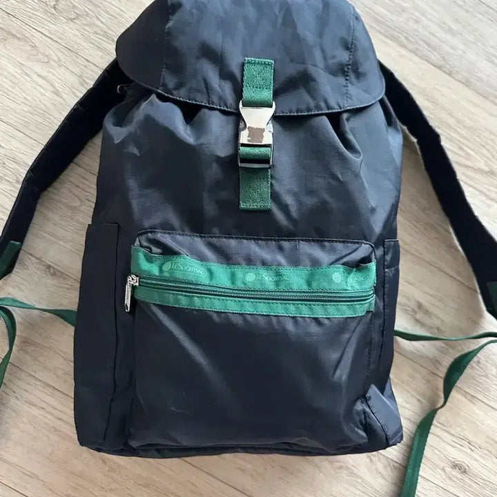 [BUNJANG] Lesportsac Navy &amp; Green Color Block Nylon Backpack / 레스포삭 여성백팩