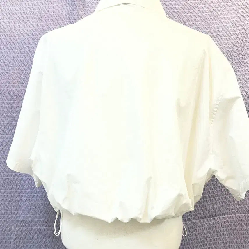 [BUNJANG] TIME (by Hanseum) White Cropped Short-Sleeve Blouse (New Condition) / 24년한섬 TIME 타임 크롭 셔츠 반팔 블라우스 화이트 새옷급