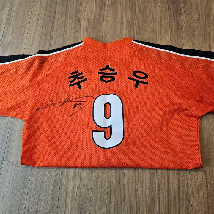 [BUNJANG] Hanwha Eagles Vintage Replica Baseball Jersey - Joo Seung-woo Autographed / 한화 이글스 빈티지 오렌지색 레플리카 추승우 싸인유니폼
