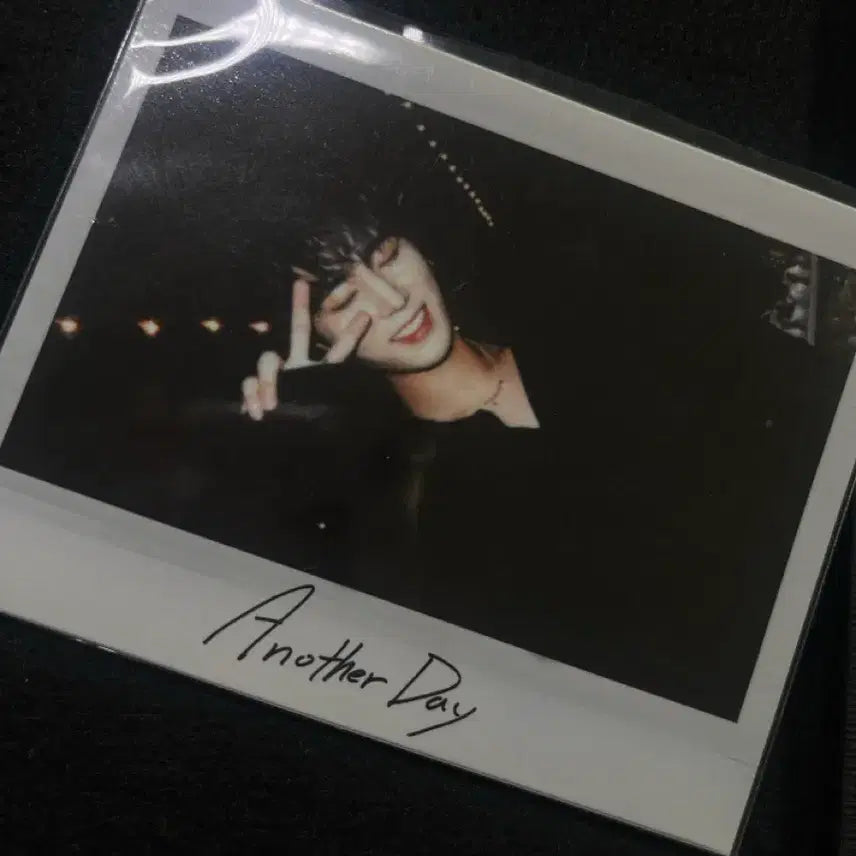 [BUNJANG] Young K Sunrise Polaroids / 영케이 선라이즈 짭폴라