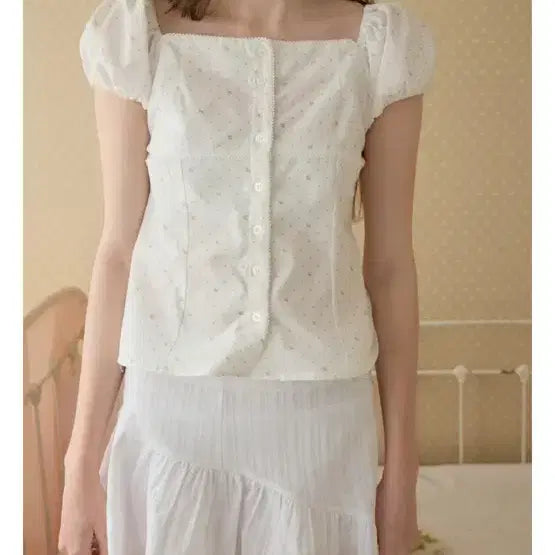 [BUNJANG] Letter From Moon Rosie Lace Puff Blouse / 레터프롬문 로지 레이스 퍼프 블라우스