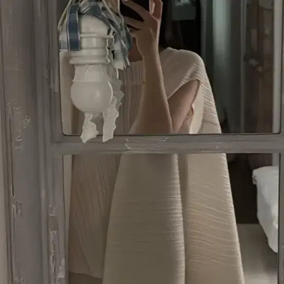 [BUNJANG] Thebaz Pleated Sleeveless Blouse / 인더바즈 플리츠 나시 블라우스