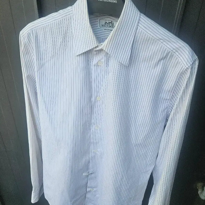[BUNJANG] Hermès Authentic Striped Shirt with Silver Button Logo / 100 ~103 에르메스 정품 은장버튼 로고 스트라이프 셔츠