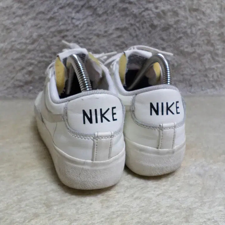 [BUNJANG] Nike Blazer Low Platform Sneakers / 후루룩구제2 245 나이키 블레이저 로우 플랫폼 운동화중고신발260512