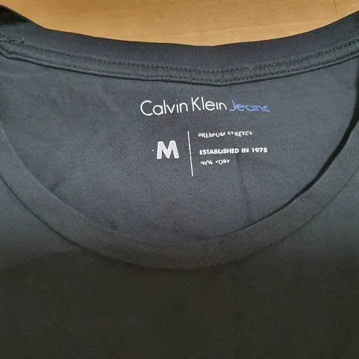 [BUNJANG] Calvin Klein Jeans Black Cut-Out Short Sleeve T-Shirt - Medium / 캘빈클라인 진 블랙 절개 반팔 티셔츠 M