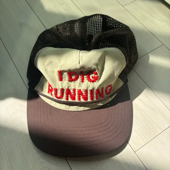 [BUNJANG] Alex S. Young Running Trucker Hat / 알렉스조노 러닝 트러커 햇