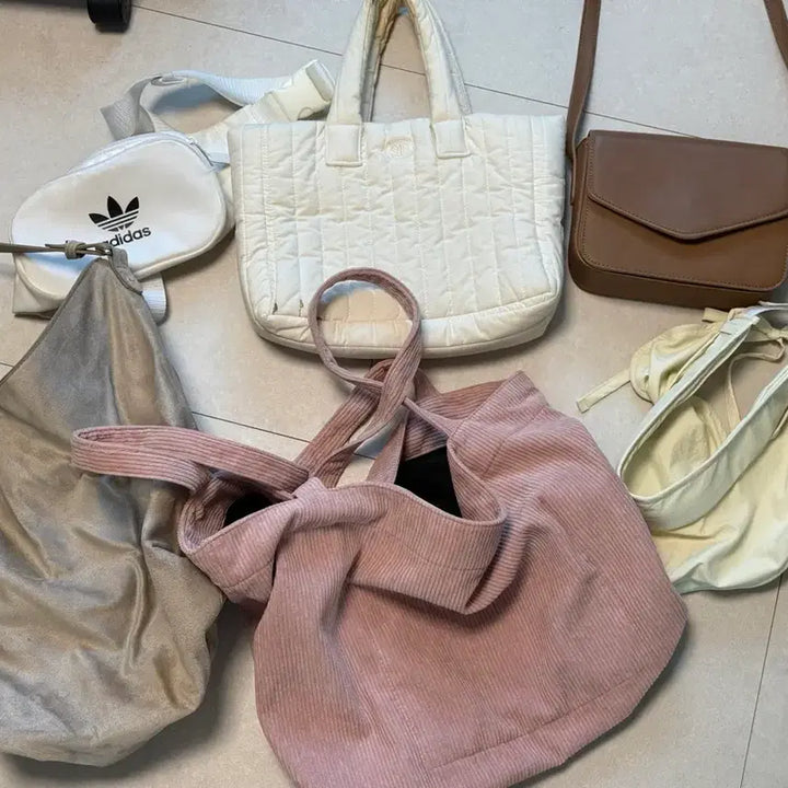 [BUNJANG] Sienne Padded Bag, Adidas Hip Pack, Old Navy Suede Bag, Pureda Shoulder Bag Bundle / 시엔느 패딩백, 아디다스 힙색, 올드네이비 스웨이드백, 퓨어다 숄더백 가