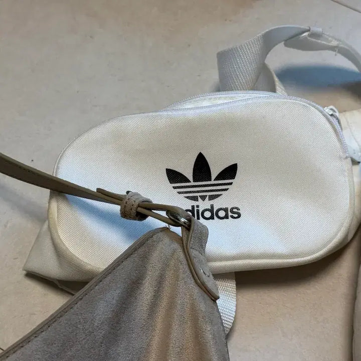 [BUNJANG] Sienne Padded Bag, Adidas Hip Pack, Old Navy Suede Bag, Pureda Shoulder Bag Bundle / 시엔느 패딩백, 아디다스 힙색, 올드네이비 스웨이드백, 퓨어다 숄더백 가