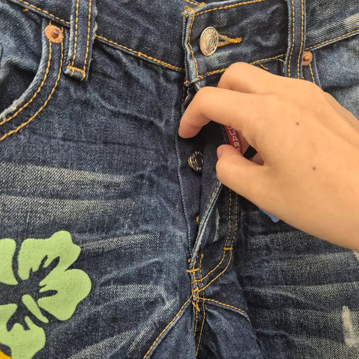 [BUNJANG] DSQUARED2 Flower Embroidered Biker Denim Shorts / 디스퀘어드2 플라워 자수 바이커 데님 반바지 50