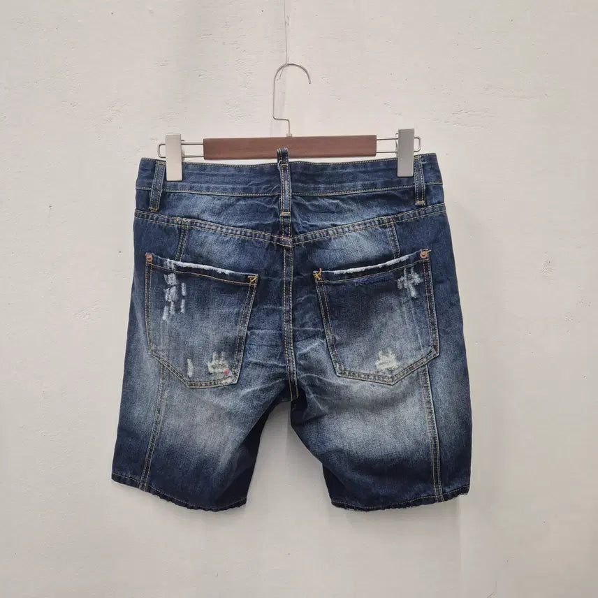 [BUNJANG] DSQUARED2 Flower Embroidered Biker Denim Shorts / 디스퀘어드2 플라워 자수 바이커 데님 반바지 50