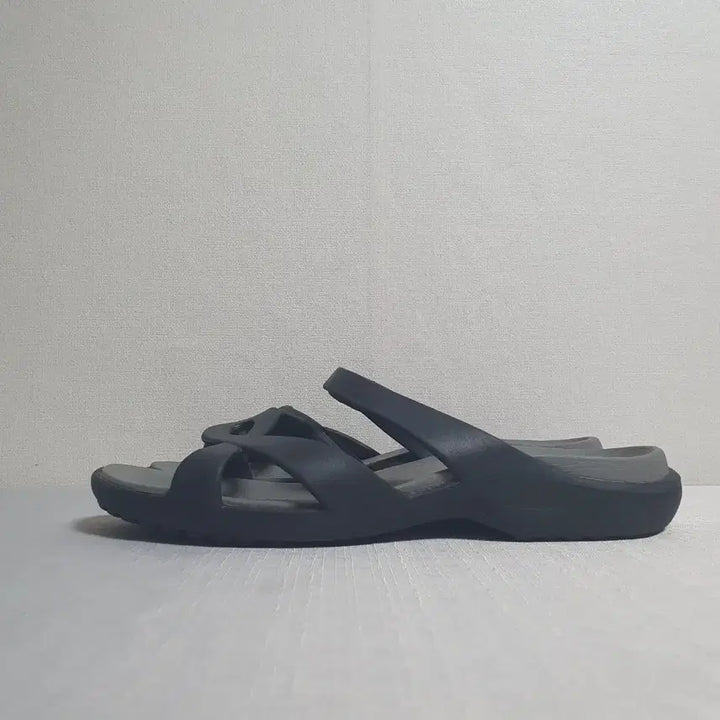 [BUNJANG] Crocs Melin Twist Sandals Black W8 / 250mm 크록스 멜린 트위스트 샌들 블랙 W8