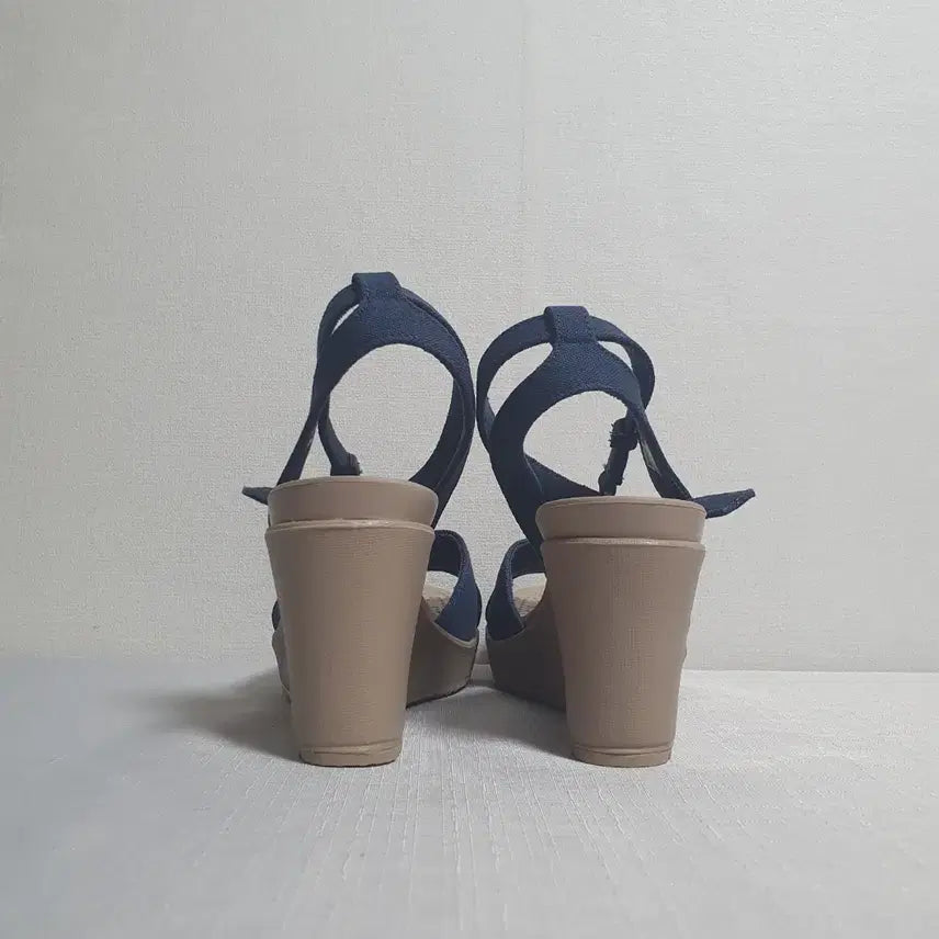 [BUNJANG] Crocs Ray Wedge 2 Ankle Strap Wedge Sandals Navy Beige W7 / 240mm 크록스 레이웨지2 앵클 스트랩 웨지 샌들 네이비 베이지 W7