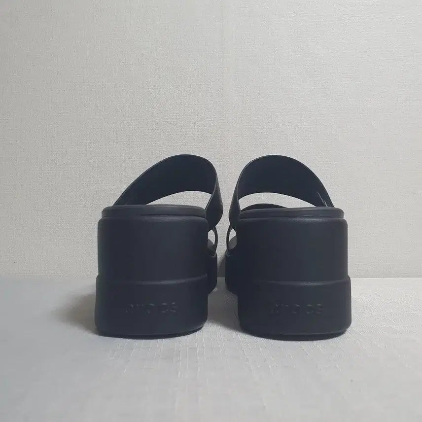 [BUNJANG] Crocs Brooklyn Mid Wedge Platform Sandals Black W7 / 240mm 크록스 브루클린 미드 웨지 플랫폼 샌들 블랙 W7