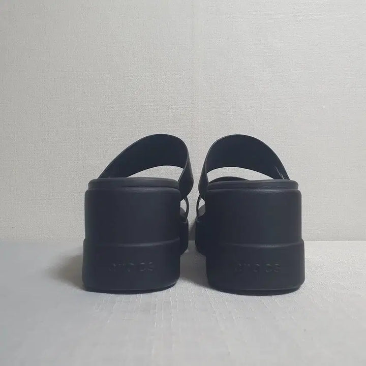 [BUNJANG] Crocs Brooklyn Mid Wedge Platform Sandals Black W7 / 240mm 크록스 브루클린 미드 웨지 플랫폼 샌들 블랙 W7
